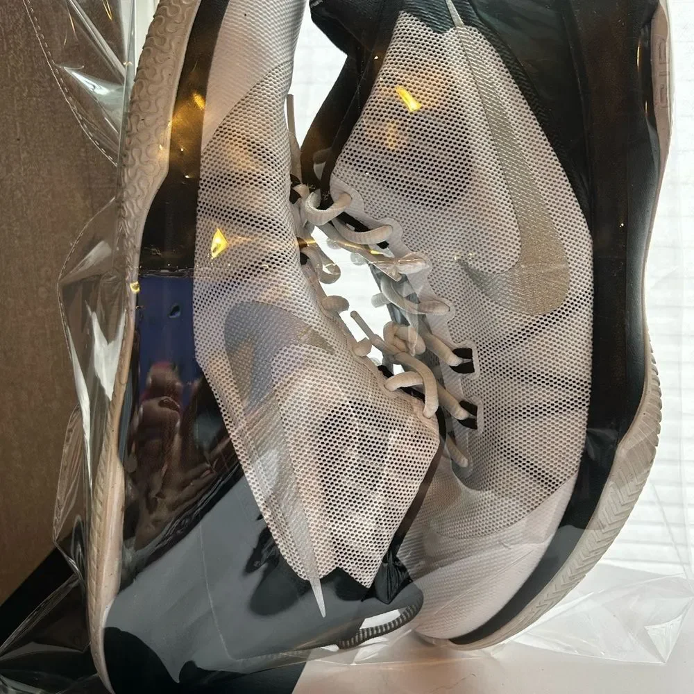 Nike men white